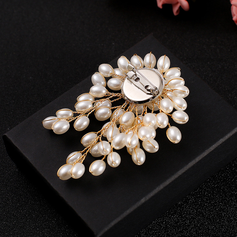 Pearls Brooch for Elegant Wome - огляд і ціна Suit Supply Wedding Party