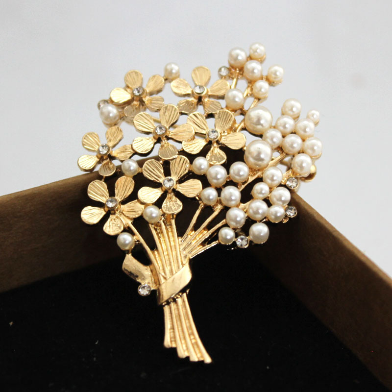 Ladies Delicate Bouquet Pearl  - огляд і ціна Suit Supply Wedding Party